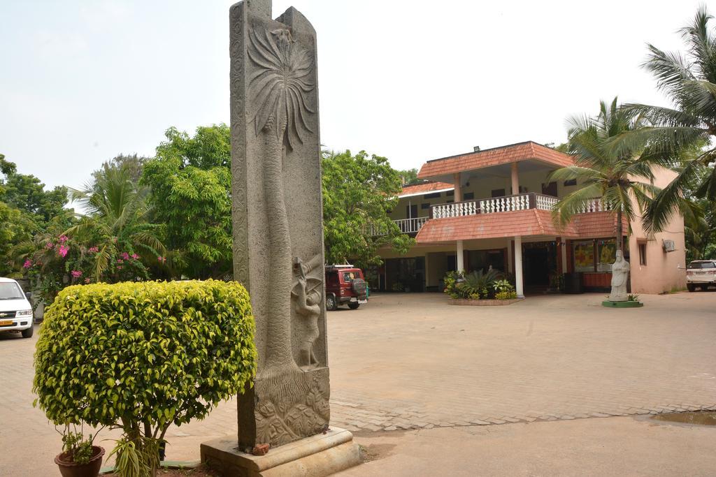 Sea Breeze Beach Resort Mamallapuram Dış mekan fotoğraf